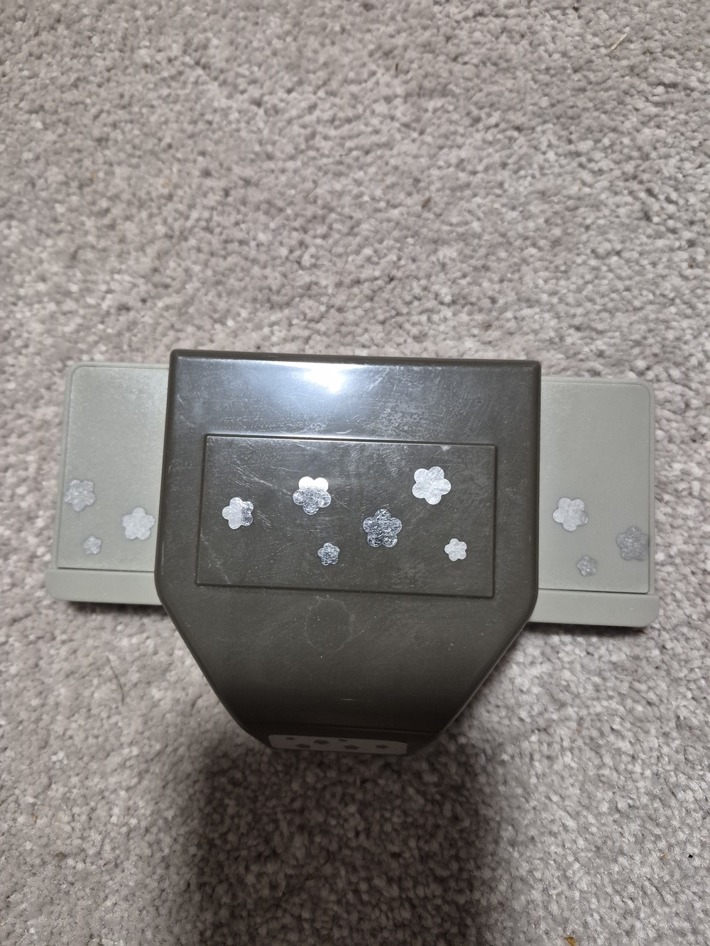 Stampin' Up! Flower Paper Punch in Gray and Silver‎